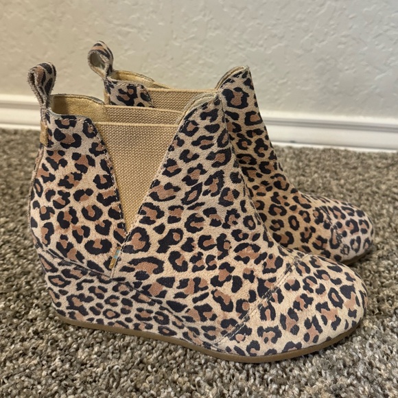 Shoes - TOMS kelsey leopard bootie size 8.5 new no tags